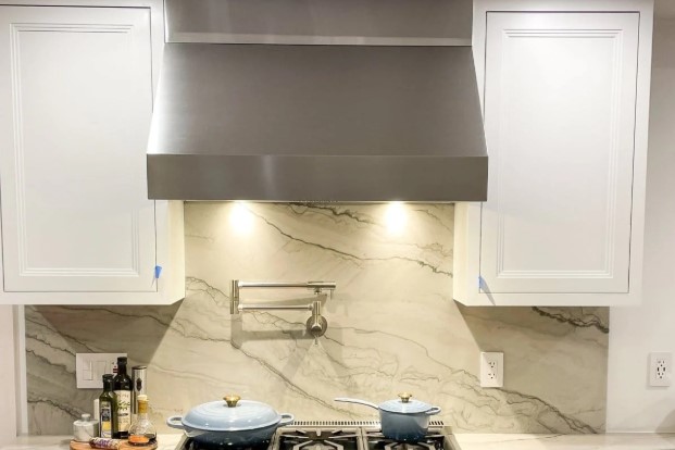 How Does an Under-Cabinet Range Hood Recirculating Improve Airflow?
