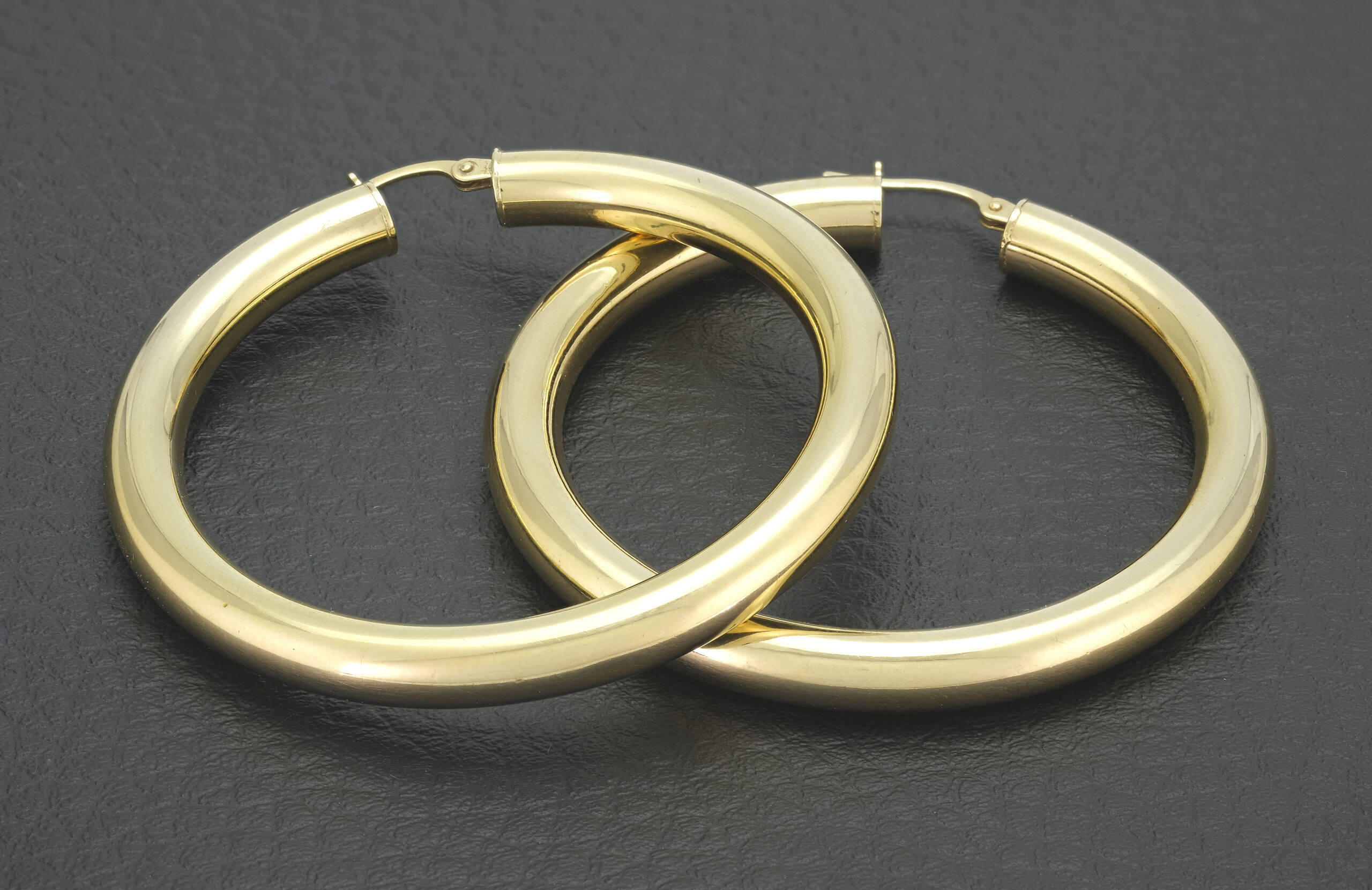 Gold Hoop Earrings: A Timeless Jewelry Trend That Never Goes Out of Style