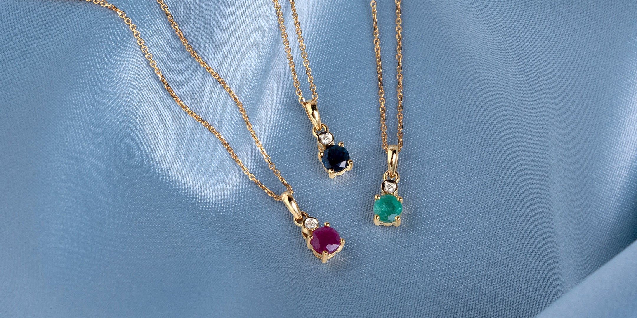 Pendants for Women: A Complete Guide to Timeless Jewelry
