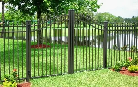 Fence Companies in Santa Fe, NM: What Should Property Owners Compare?