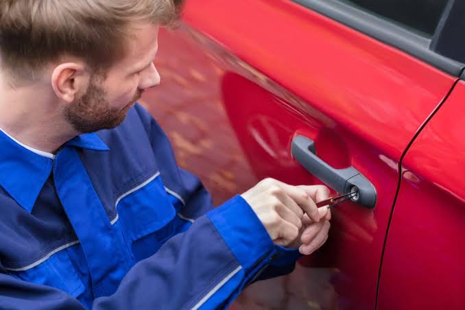 Why Do Locked-Out Drivers Need a Vehicle Unlock Service?